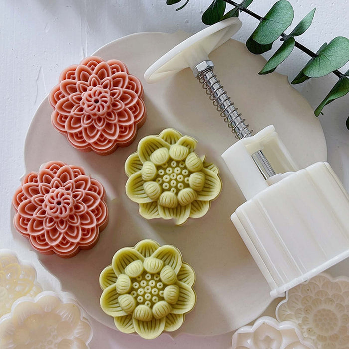 Cute Flower Shaped Plastic DIY Mooncake Molds Mooncake Mold 150g DIY B —  CHIMIYA