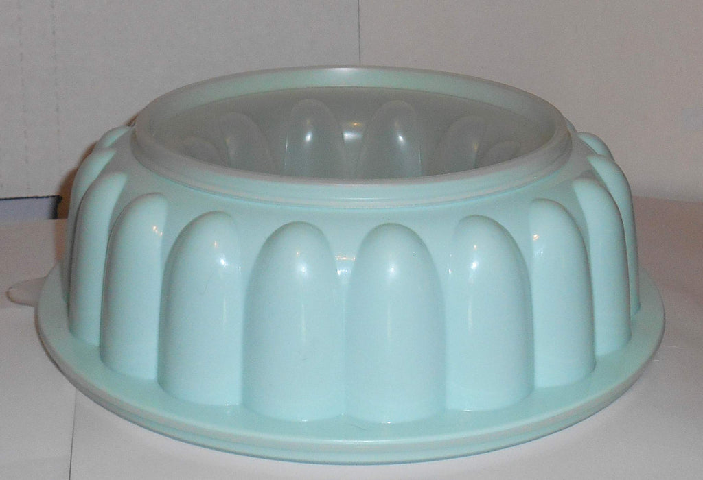 Vintage Tupperware Green Jello Mold With White Lid and Middle, Nice  Condition 