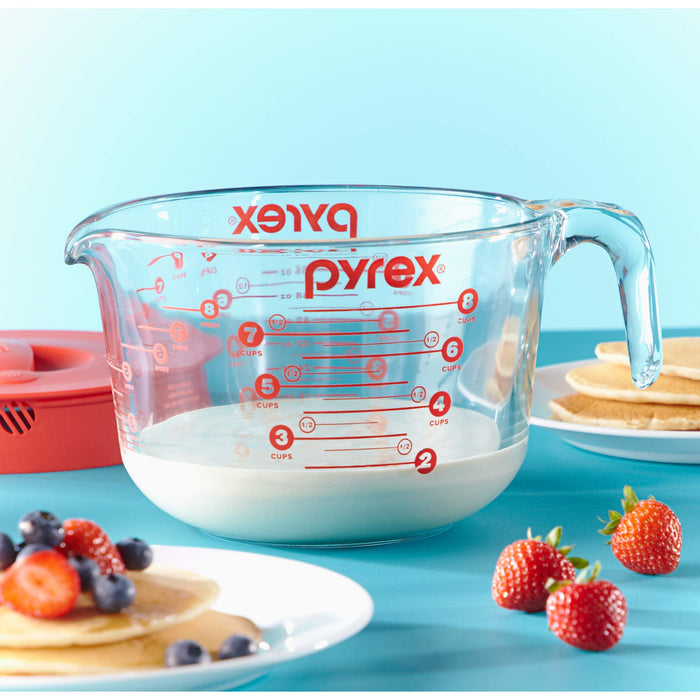 Pyrex 8 Cup Measuring Cup with Lid