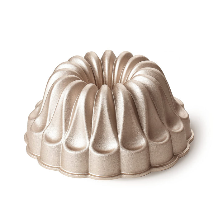 Fluted cake pan