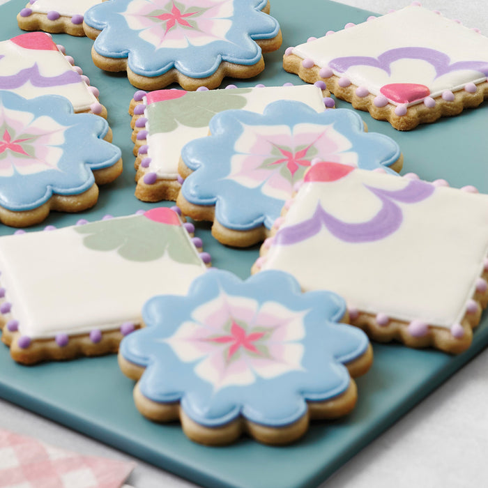 Wilton "I Taught Myself To Decorate Cookies" Cookie Decorating Kit with How-To Booklet